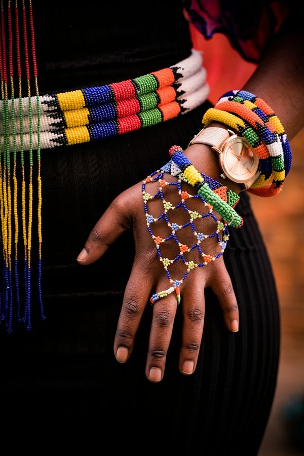 How can tourists engage with modern British art across the UK?