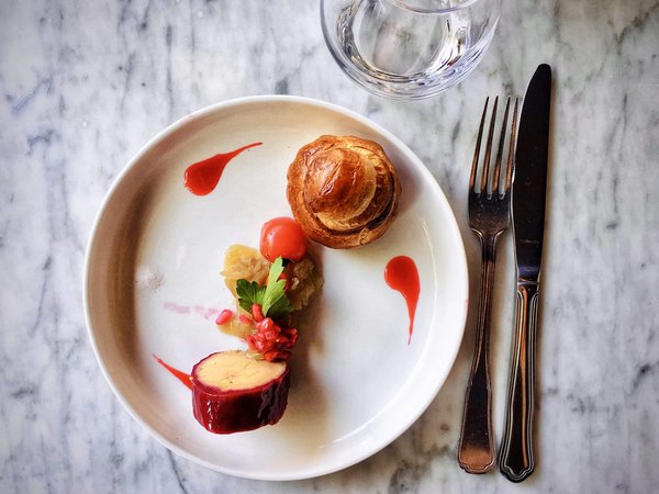 Can tourists learn to cook traditional British dishes in York?