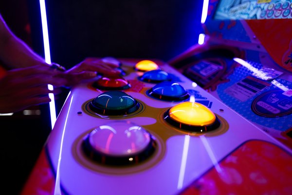 Escape game team building: fun challenges for large groups in Paris